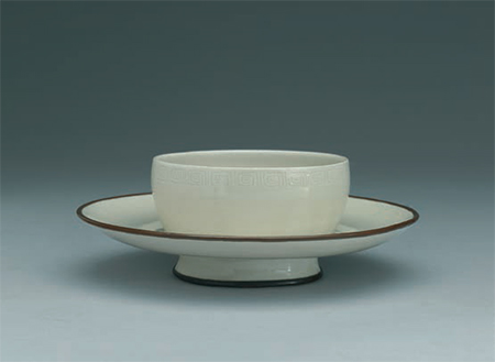 定窯 牙白劃花回紋茶托