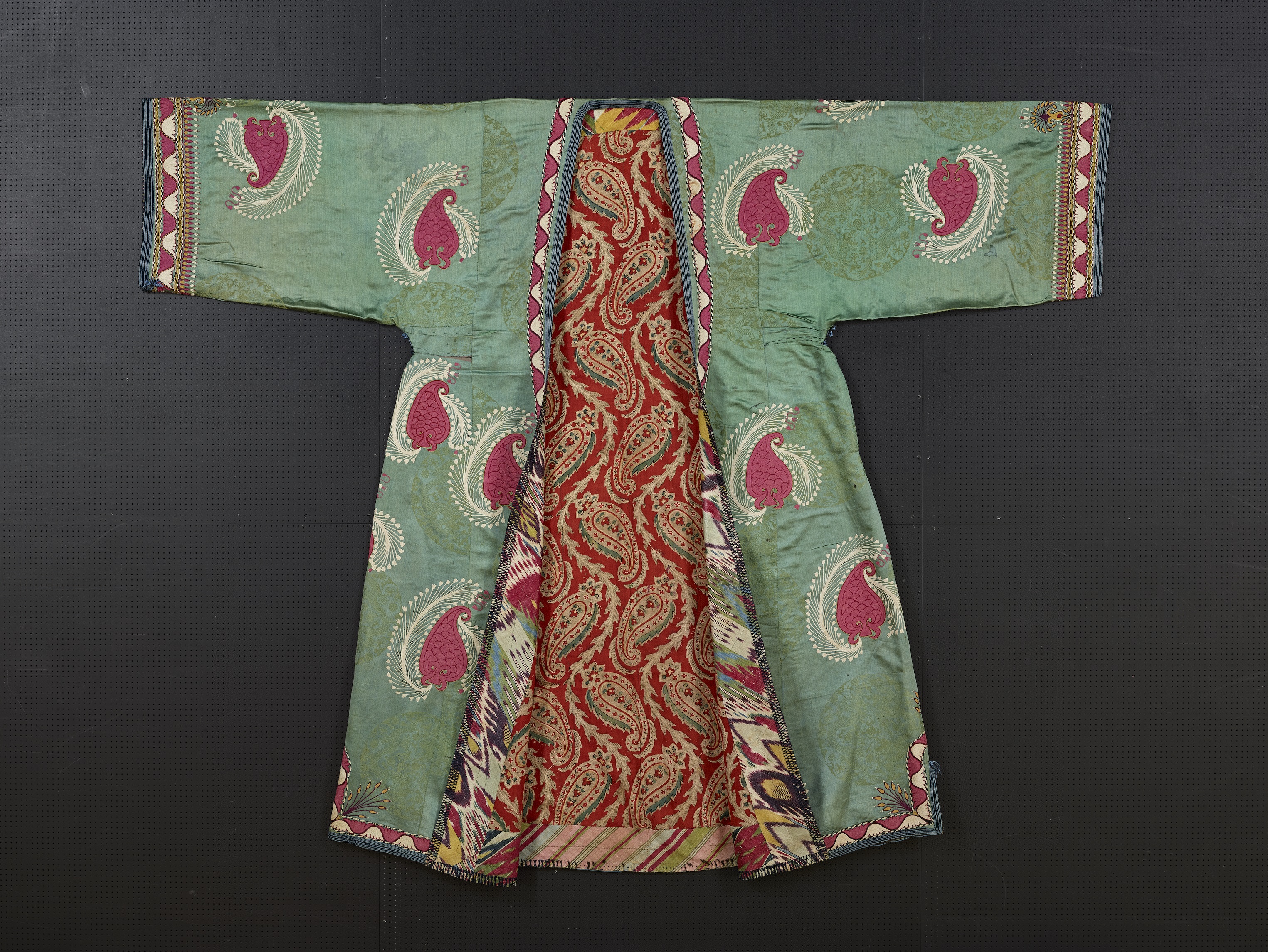 綠地團龍紋暗花緞刺繡外套